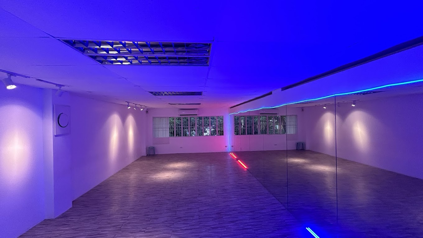 A cozy studio perfect for solo practice or small group sessions.